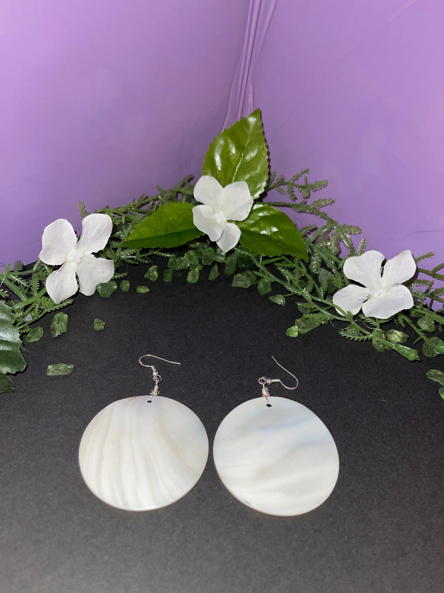 WHITE PEARL SHELL EARRINGS